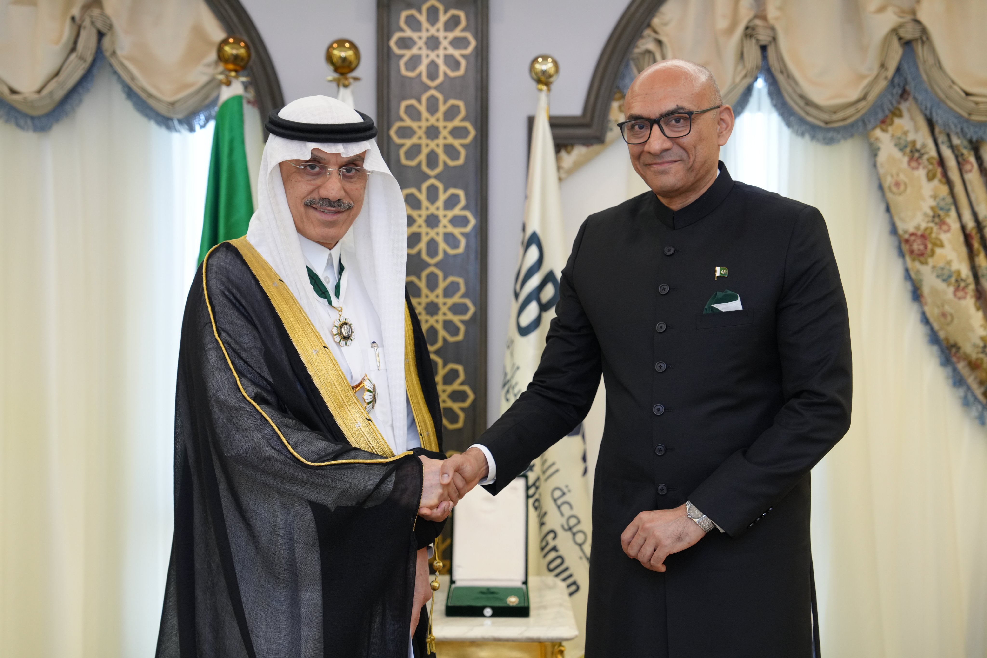  IsDB Group Chairman Receives Hilal-i-Quaid-i-Azam Medal from the Ambassador of the Islamic Republic of Pakistan in Jeddah